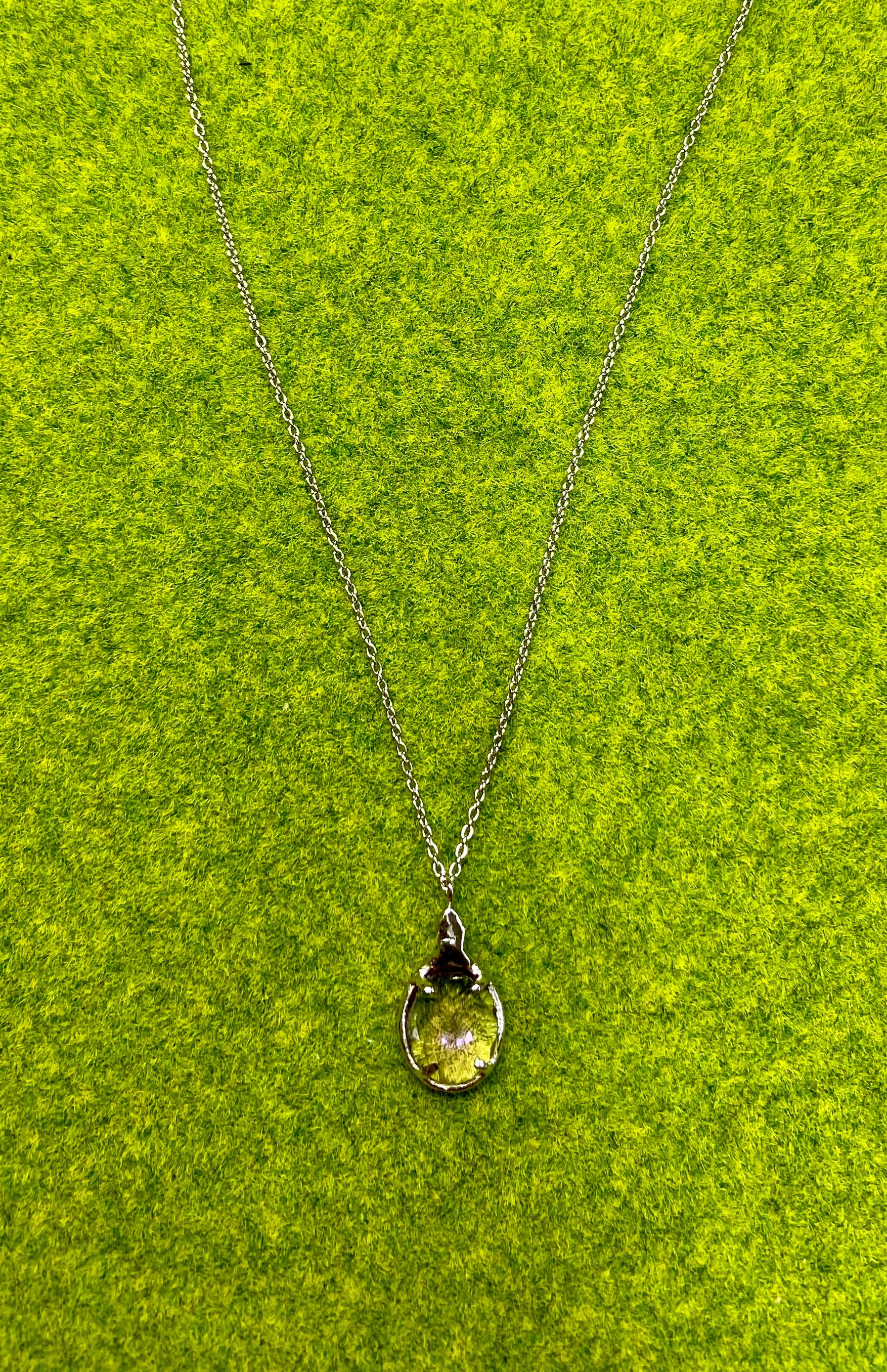 アメジスト亀さんペンダントネックレス　ロジウムメッキ仕様